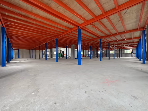 新北汐止文具批發倉完成單柱式重型鋼平台的一樓空間